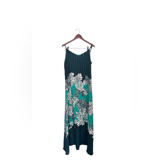 vivan Dresses & Skirts - Vivan maxi a line dress pattern print floral medium